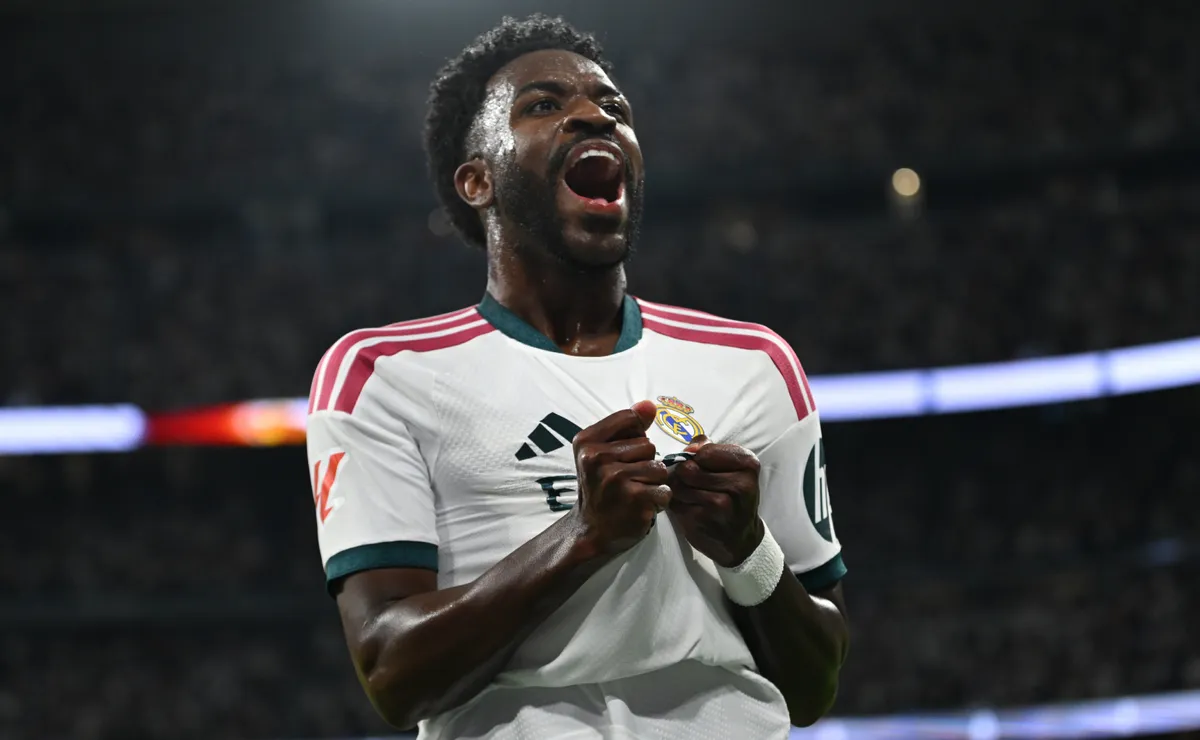 Video: Vinícius Jr. scores for Real Madrid, but VAR disallows goal and sends him off for pulling hair