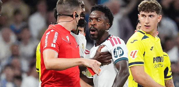 Vinicius Jr. pede desculpas após expulsão contra o Villarreal