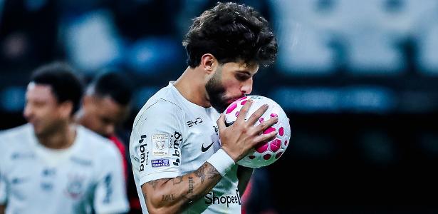 Yuri diz que jogou com ‘estômago preso’ e vê ‘outra postura’ do Corinthians